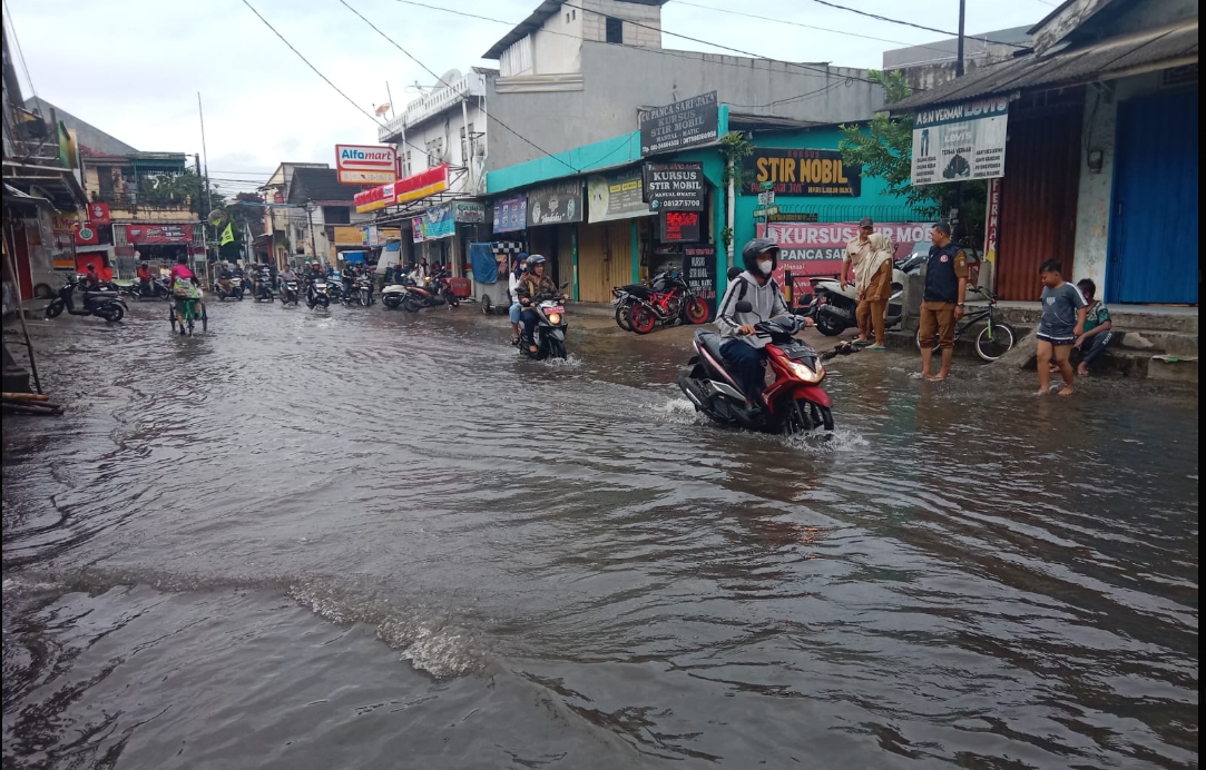 Banjir Melanda Ciledug, Tangerang: Ketinggian Air Capai 30 cm